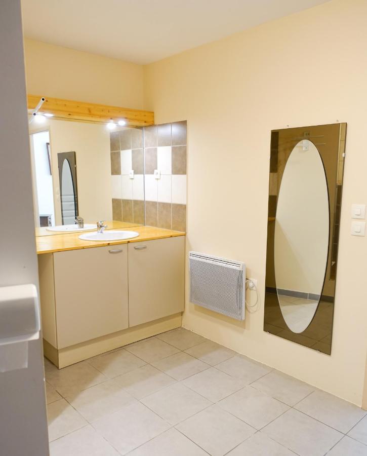 Appartement Spacieux Avec Terrasse Saint-André-dʼEmbrun エクステリア 写真