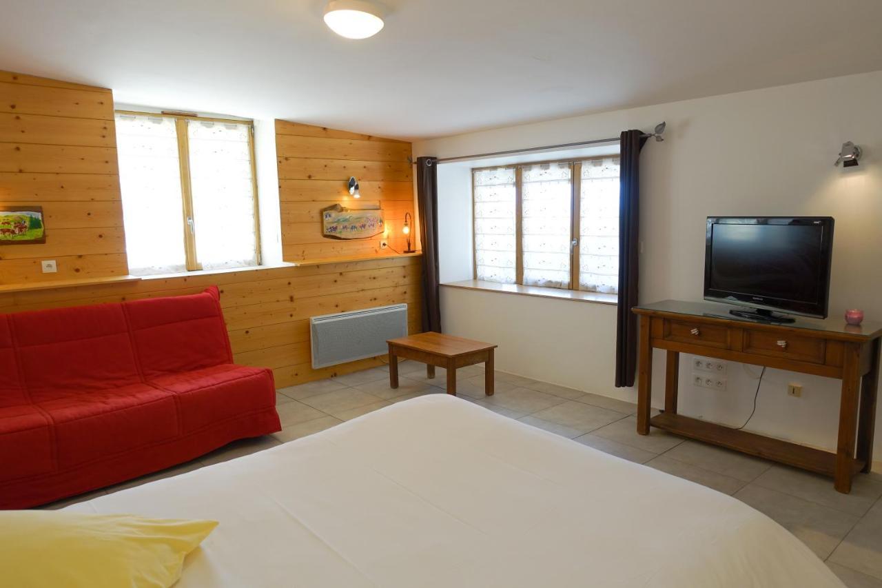 Appartement Spacieux Avec Terrasse Saint-André-dʼEmbrun エクステリア 写真