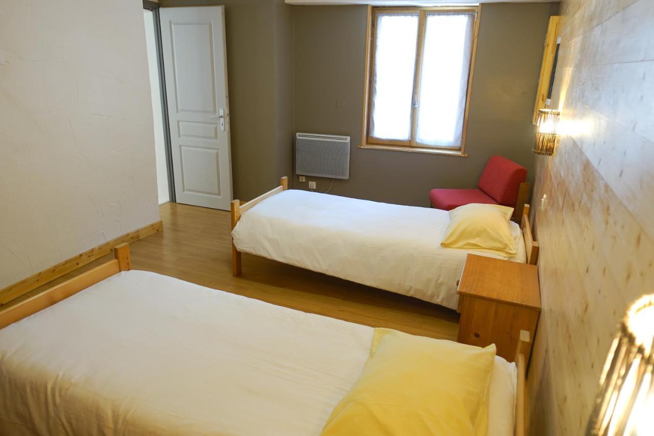 Appartement Spacieux Avec Terrasse Saint-André-dʼEmbrun エクステリア 写真