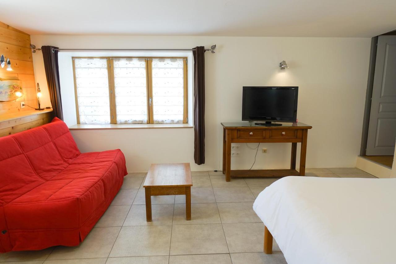 Appartement Spacieux Avec Terrasse Saint-André-dʼEmbrun エクステリア 写真