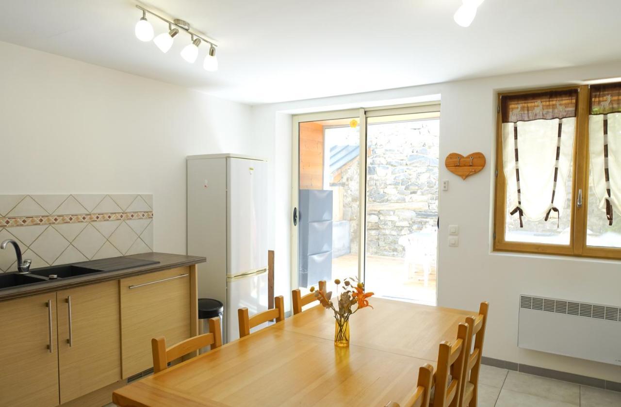 Appartement Spacieux Avec Terrasse Saint-André-dʼEmbrun エクステリア 写真