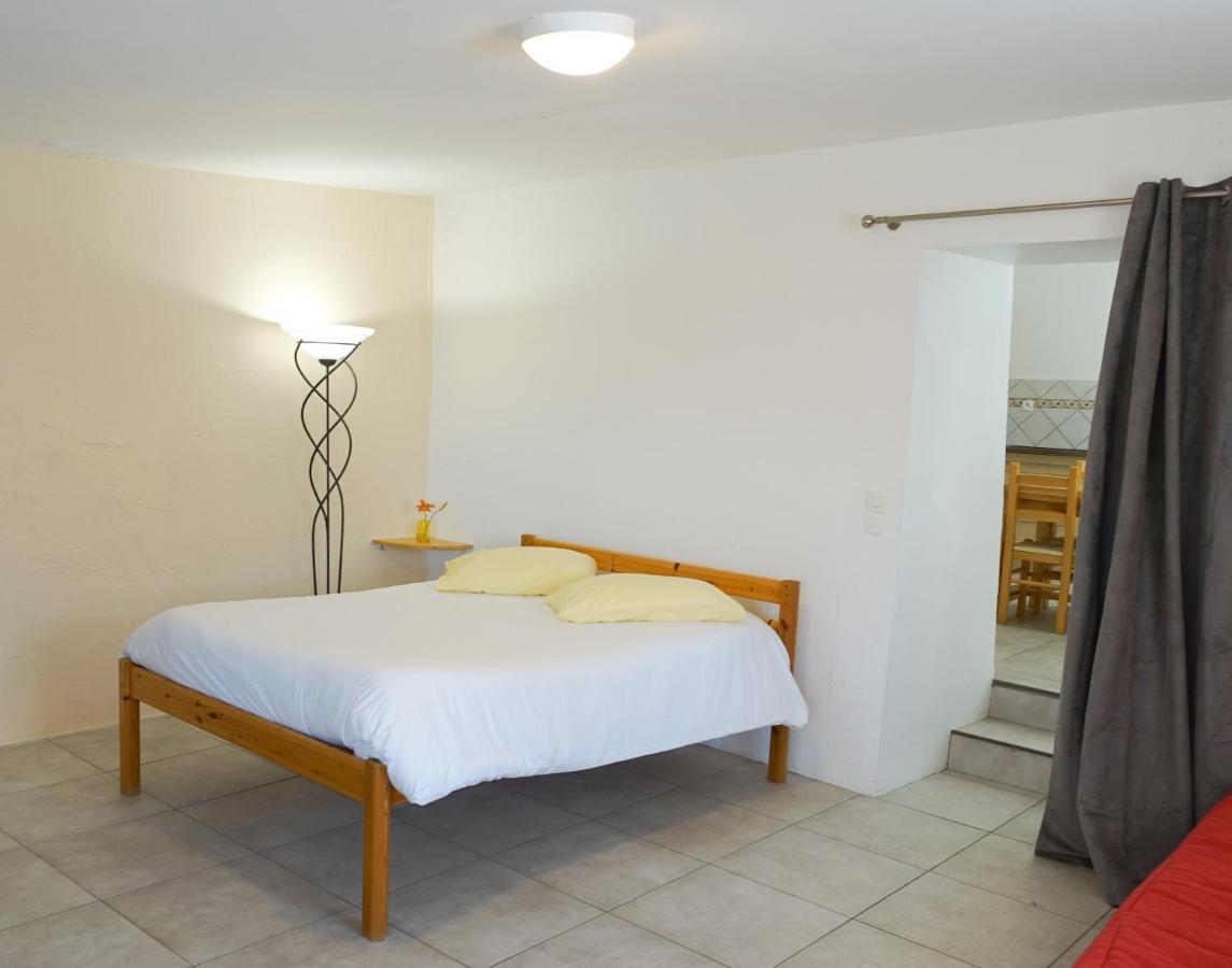 Appartement Spacieux Avec Terrasse Saint-André-dʼEmbrun エクステリア 写真